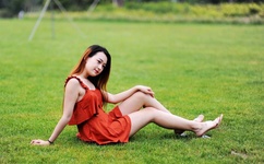 女生迈开腿让男生吃草莓膀胱